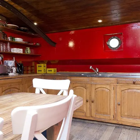 ספינת מלון Amsterdam Houseboats *